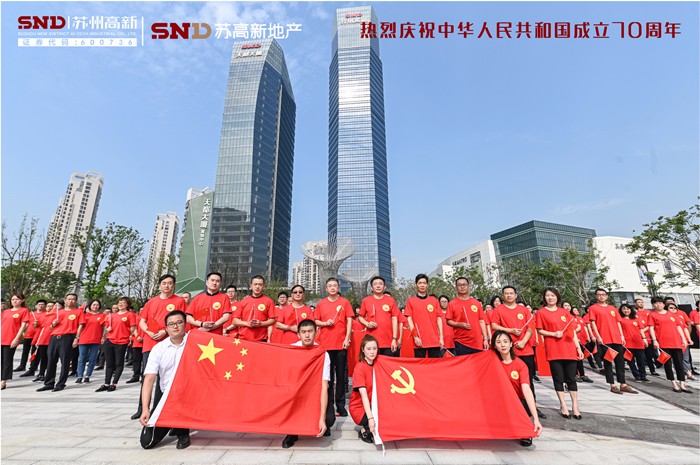 157052185619269635FA.jpg “同升国旗、同唱国歌”.jpg